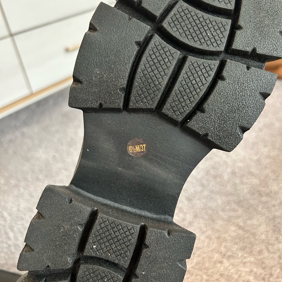 Black combat boots. Never worn! - Picture 4 of 6